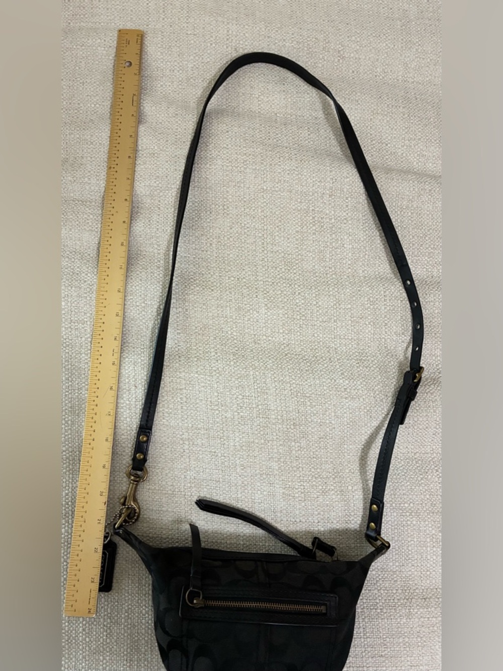 Coach BlackEUC Signature Swing
Crossbody Bag 10840 Y2K - Picture 15 of 15